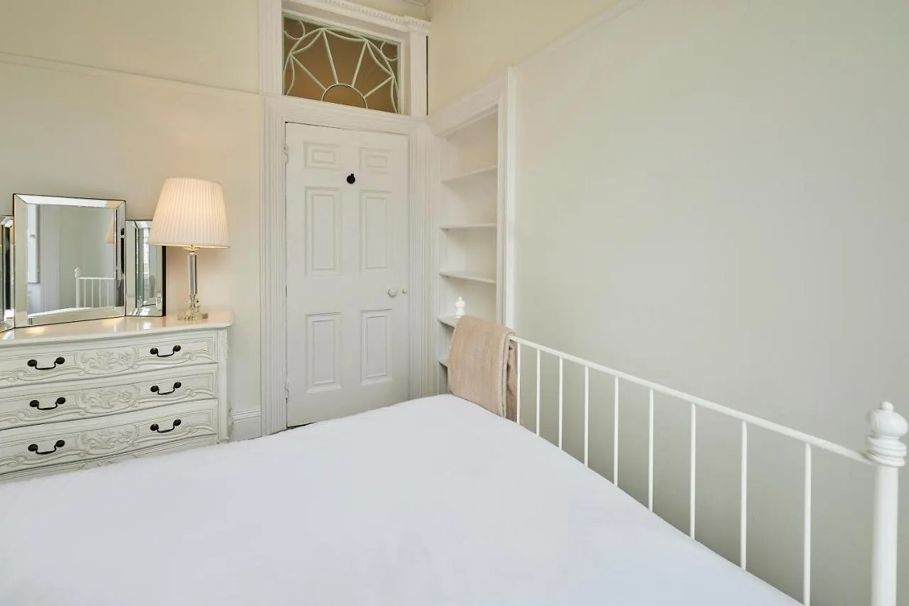 Host & Stay - Scoresby Place Whitby 0*,